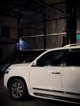 
										2017 Toyota Land Cruiser LC200 VX V8 full									