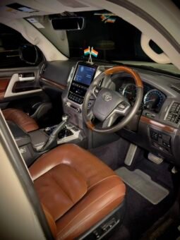 
										2017 Toyota Land Cruiser LC200 VX V8 full									