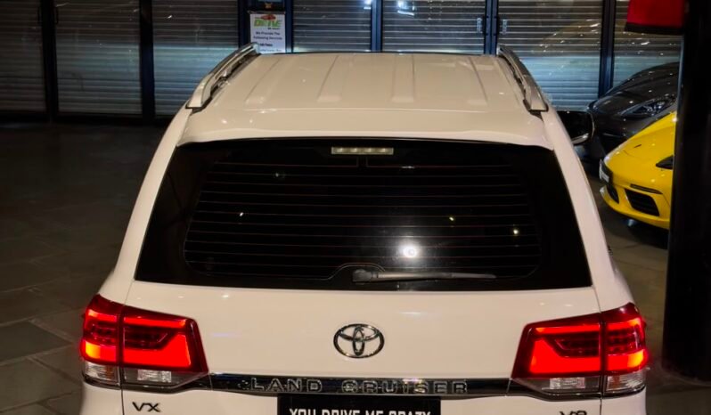
								2017 Toyota Land Cruiser LC200 VX V8 full									