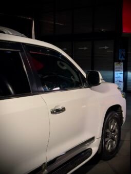 
										2017 Toyota Land Cruiser LC200 VX V8 full									