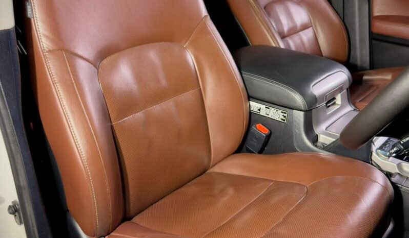 
								2017 Toyota Land Cruiser LC200 VX V8 full									