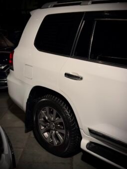 
										2017 Toyota Land Cruiser LC200 VX V8 full									