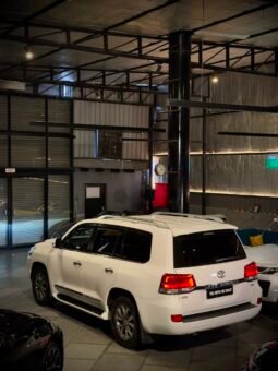 
										2017 Toyota Land Cruiser LC200 VX V8 full									