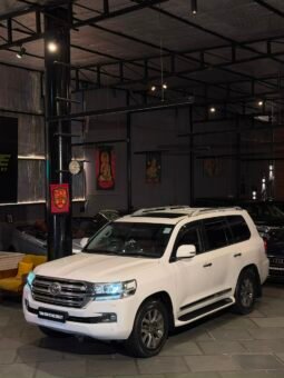 
										2017 Toyota Land Cruiser LC200 VX V8 full									
