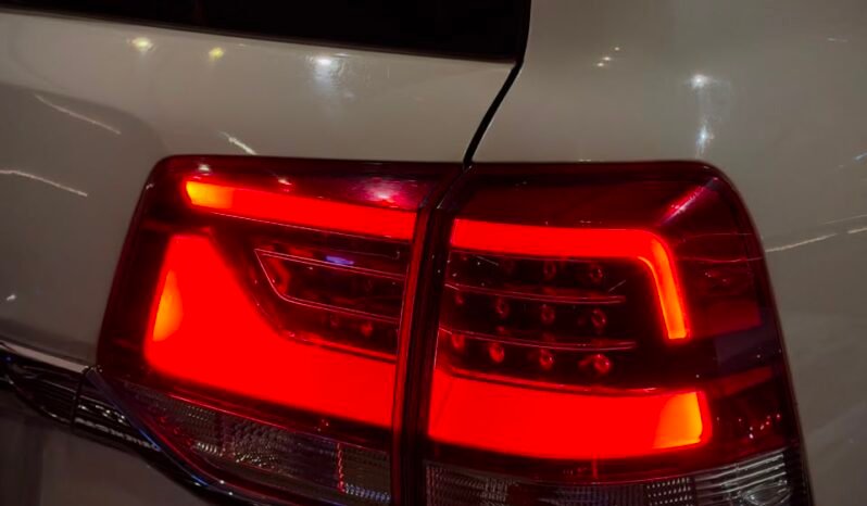
								2017 Toyota Land Cruiser LC200 VX V8 full									