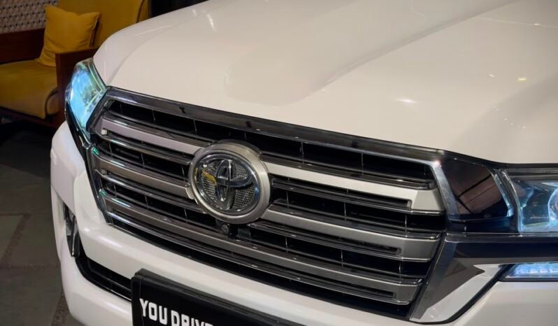
								2017 Toyota Land Cruiser LC200 VX V8 full									