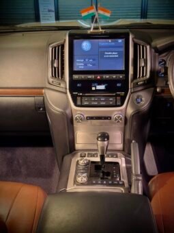 
										2017 Toyota Land Cruiser LC200 VX V8 full									
