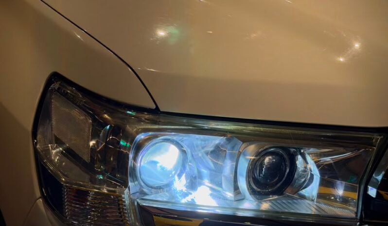 
								2017 Toyota Land Cruiser LC200 VX V8 full									