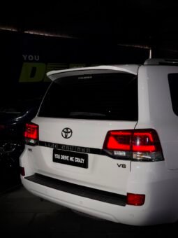 
										2017 Toyota Land Cruiser LC200 VX V8 full									