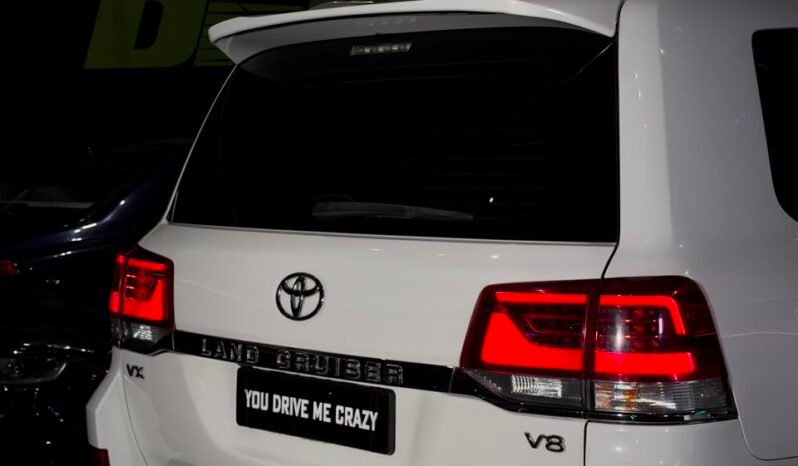 
								2017 Toyota Land Cruiser LC200 VX V8 full									