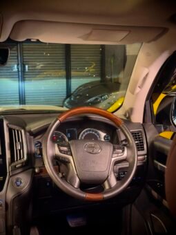 
										2017 Toyota Land Cruiser LC200 VX V8 full									
