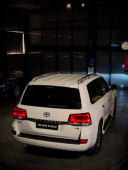 
										2017 Toyota Land Cruiser LC200 VX V8 full									