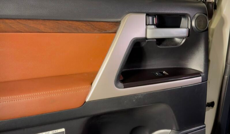 
								2017 Toyota Land Cruiser LC200 VX V8 full									