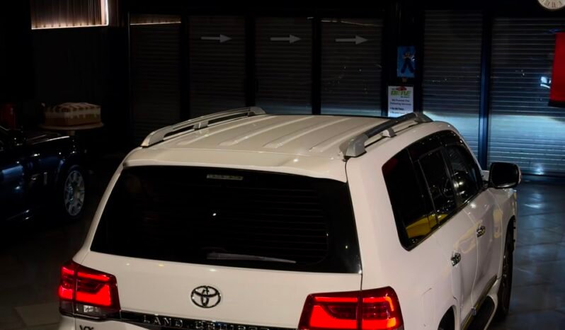 
								2017 Toyota Land Cruiser LC200 VX V8 full									