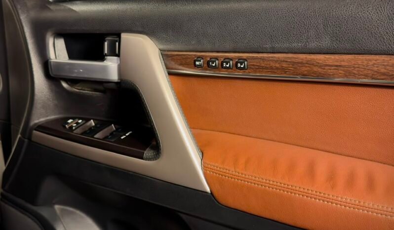 
								2017 Toyota Land Cruiser LC200 VX V8 full									
