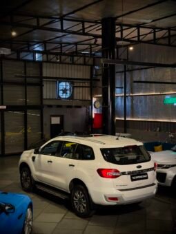 
										2021 Ford Endeavour Titanium 2.0 AT 4×2 (Facelift) full									