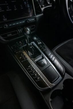 
										2020 Porsche Macan S full									