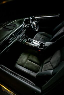 
										2020 Porsche Macan S full									
