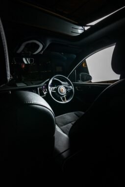 
										2020 Porsche Macan S full									