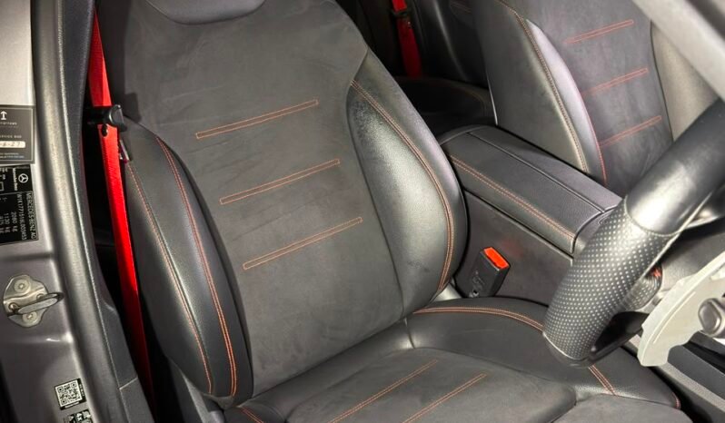 
								Mercedes-Benz A 35 AMG 4MATIC Limousine full									