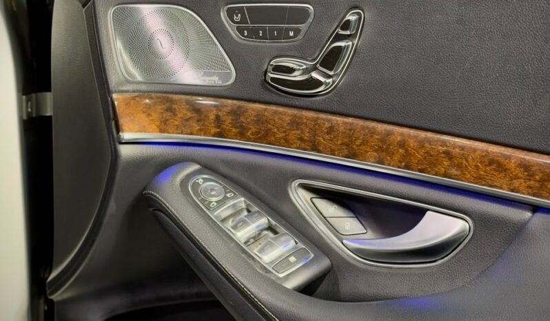 
								Mercedes-Benz S400 Petrol full									
