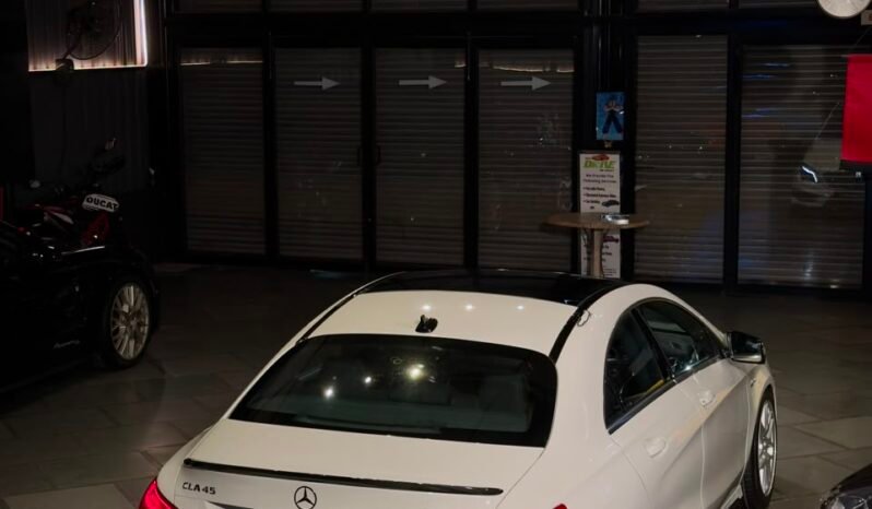 
								Mercedes-Benz CLA 45 AMG 4MATIC full									