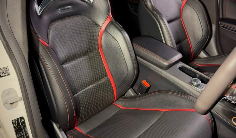 
								Mercedes-Benz CLA 45 AMG 4MATIC full									