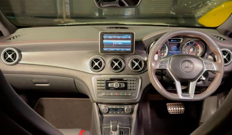 
								Mercedes-Benz CLA 45 AMG 4MATIC full									