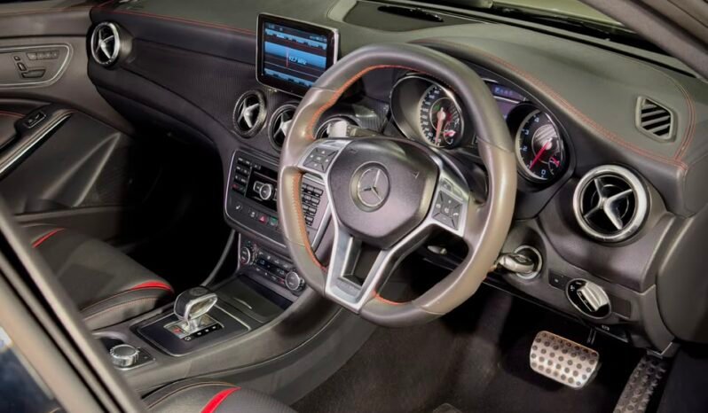 
								Mercedes-Benz CLA 45 AMG 4MATIC full									