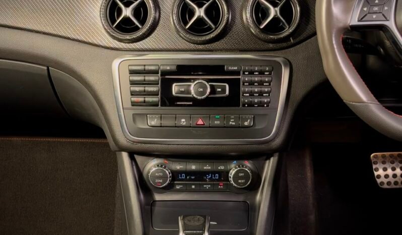 
								Mercedes-Benz CLA 45 AMG 4MATIC full									