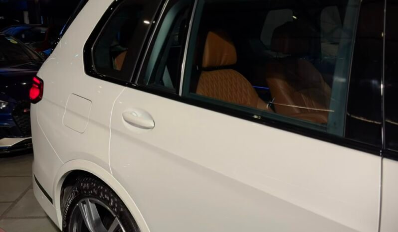 
								BMW X7 xDrive40i M Sport LCI full									