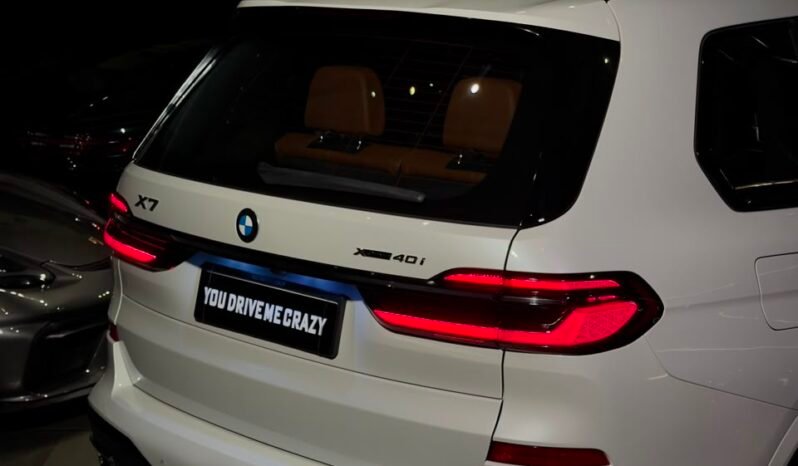 
								BMW X7 xDrive40i M Sport LCI full									