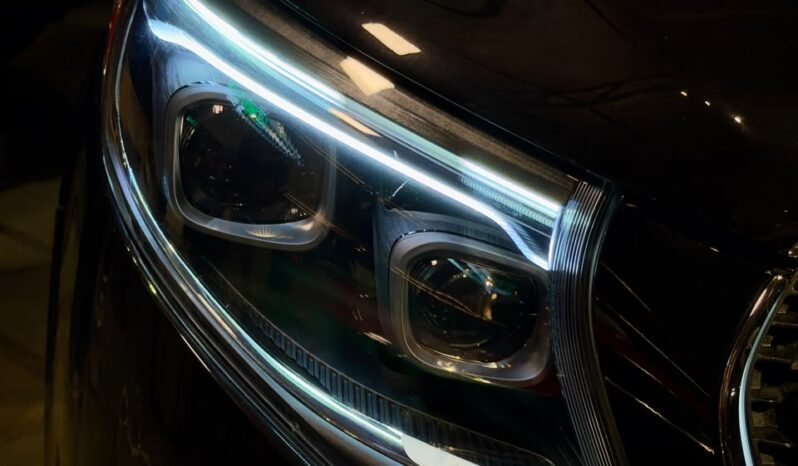 
								MERCEDES-BENZ V300 EWB HYBRID full									
