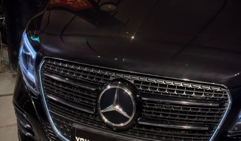
								MERCEDES-BENZ V300 EWB HYBRID full									