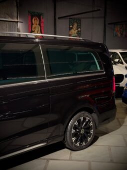 
										MERCEDES-BENZ V300 EWB HYBRID full									