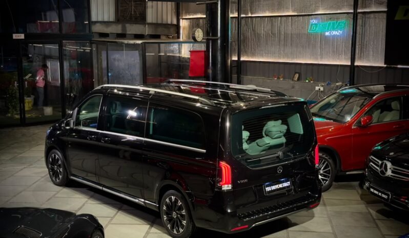 
								MERCEDES-BENZ V300 EWB HYBRID full									
