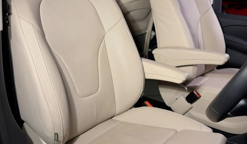 
								MERCEDES-BENZ V300 EWB HYBRID full									