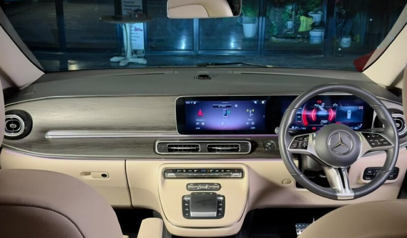 
								MERCEDES-BENZ V300 EWB HYBRID full									