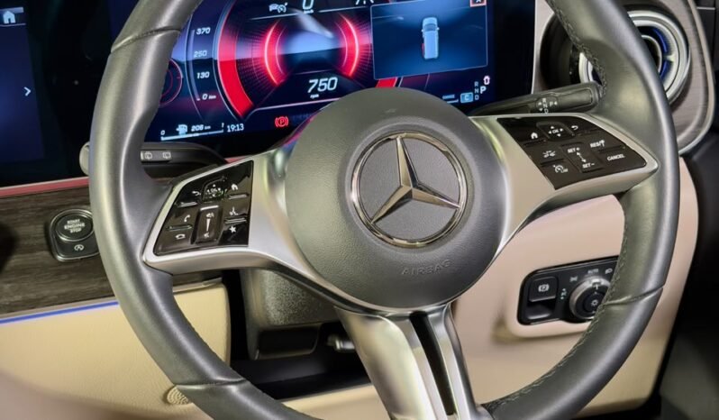 
								MERCEDES-BENZ V300 EWB HYBRID full									