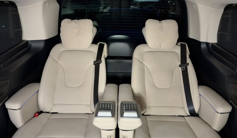
								MERCEDES-BENZ V300 EWB HYBRID full									