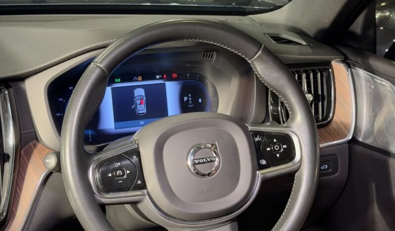 
								VOLVO XC60 B5 ULTIMATE AWD full									