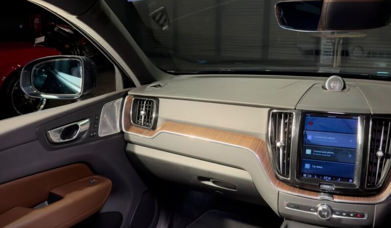 
								VOLVO XC60 B5 ULTIMATE AWD full									