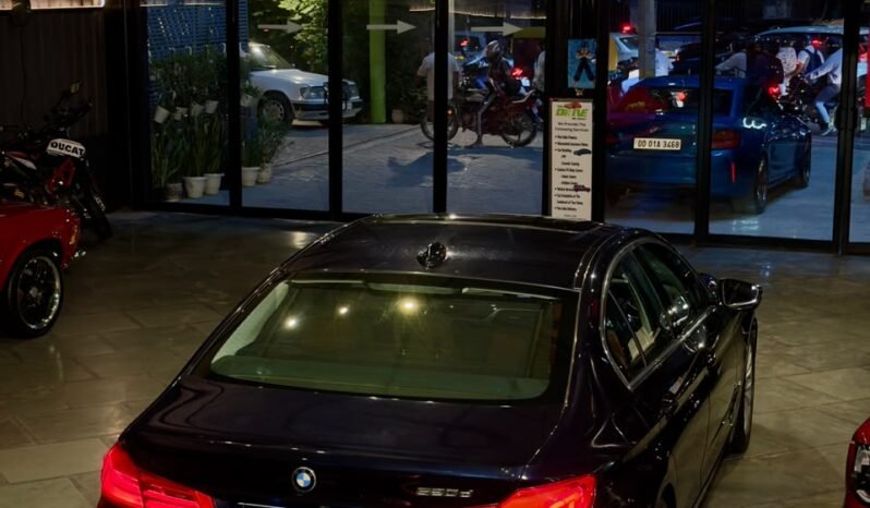 
								BMW 520d LUXURY LINE full									