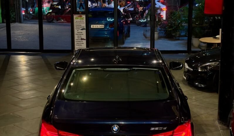 
								BMW 520d LUXURY LINE full									