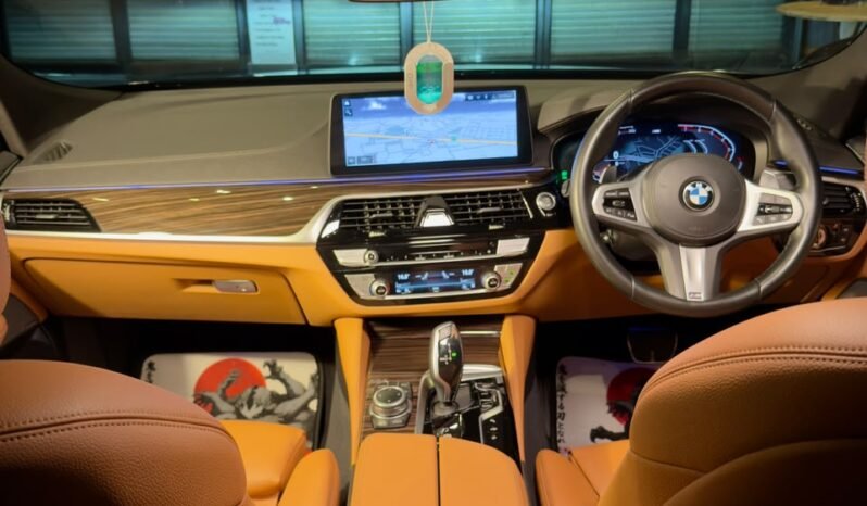 
								BMW 630i GT M SPORT full									