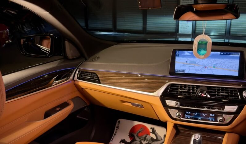 
								BMW 630i GT M SPORT full									