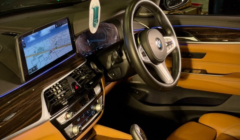 
								BMW 630i GT M SPORT full									