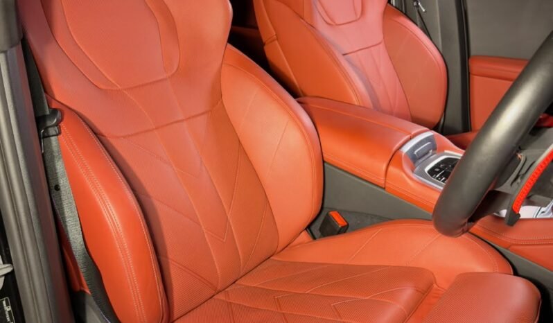 
								BMW XM  644 HP | M xDrive | V8 Plug-In Hybrid full									