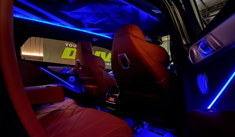 
								BMW XM  644 HP | M xDrive | V8 Plug-In Hybrid full									