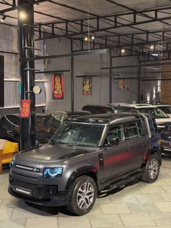LAND ROVER DEFENDER 110 HSE 7-SEATER